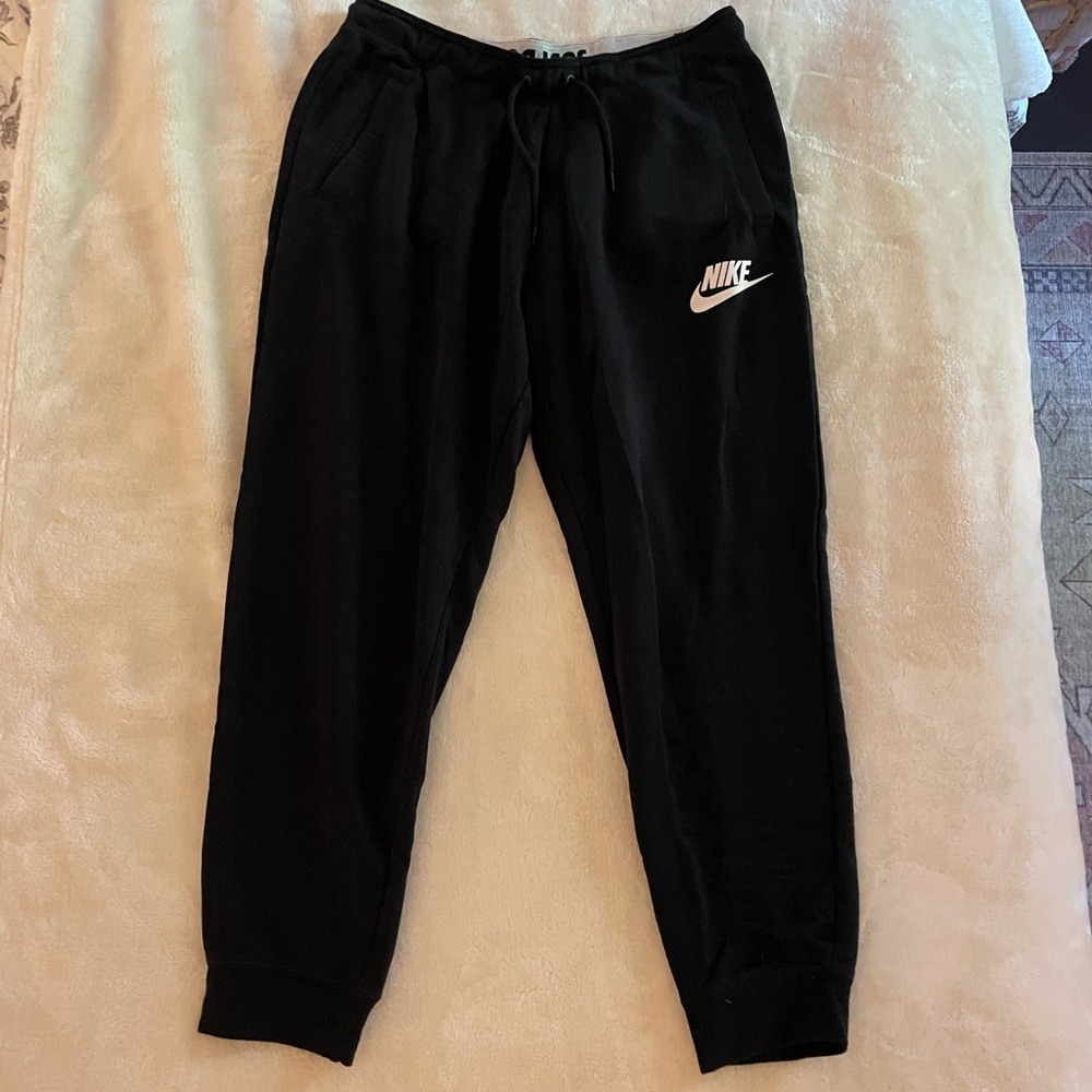 🚫sold on curtsy🚫 NWOT nike sweats